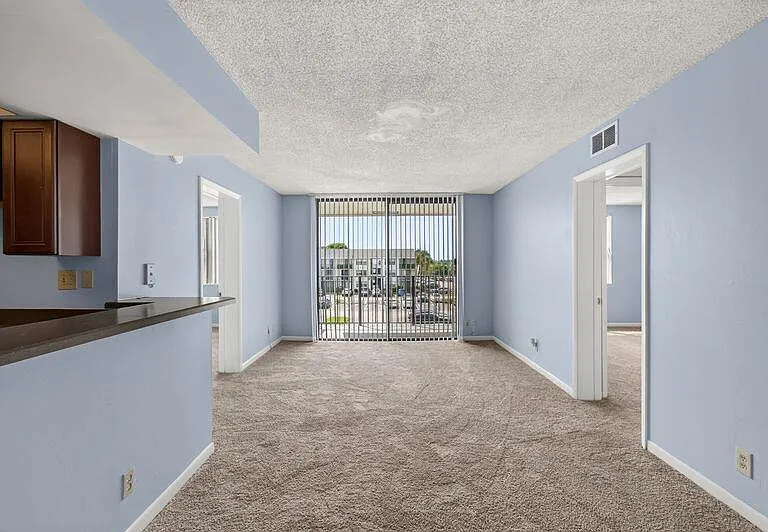 724 Executive Center Dr #31 — Photo 4