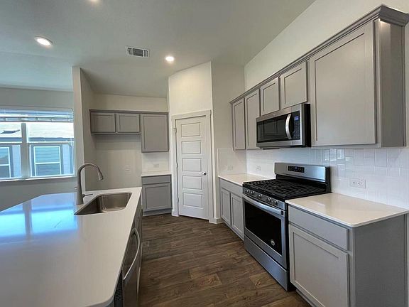 3rd image of 3202 Egan Dr