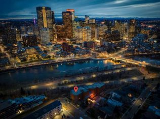 215 N 2nd St NE #2D, Calgary, AB T2E2W8