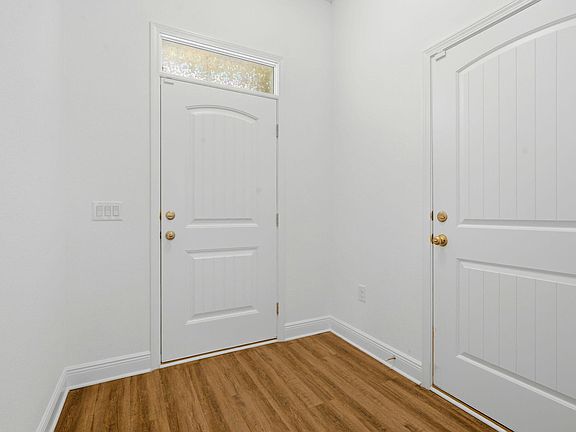 2nd image of 4803 N Lynn Rd