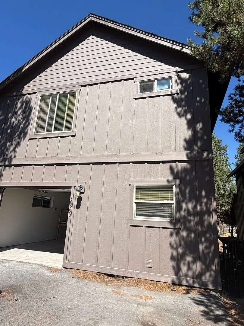 Freshly Remodeled 3 Bedroom 2.5 Bathroom Home in Crescent Creek — Photo 3