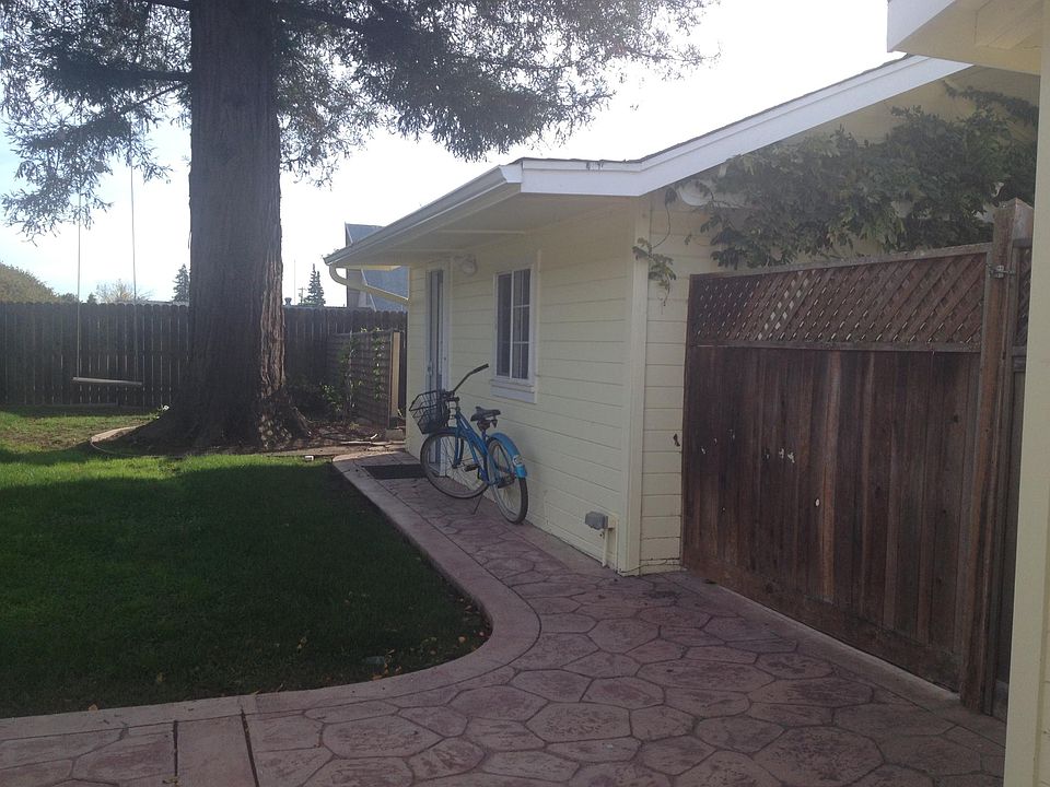 1st image of 212 Elk St #B