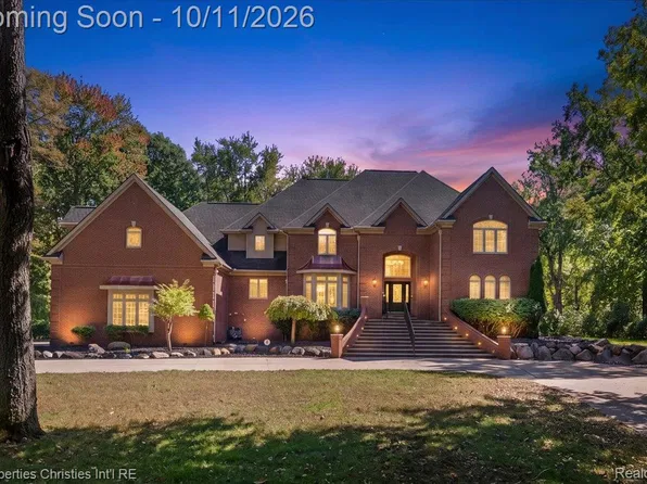 6986 Montgomery Dr, Utica, MI 48316