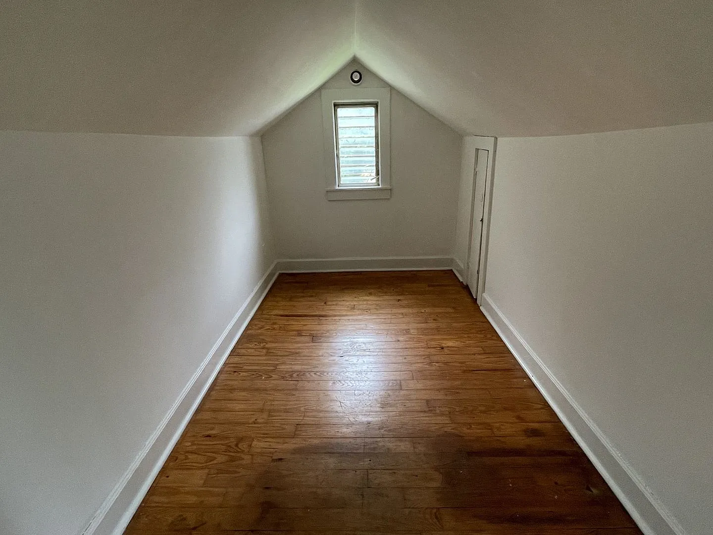Upstairs Efficiency Apartment Close to MTSU — Photo 3
