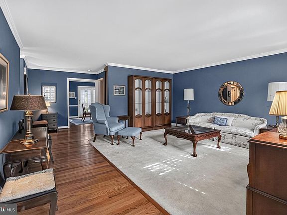 2nd image of 25 Manchester Ct #25