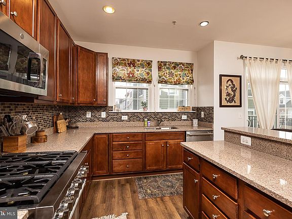 3rd image of 6036 Talbot Dr