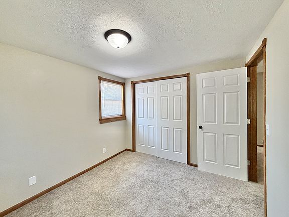 5th image of 418 Caroline St N