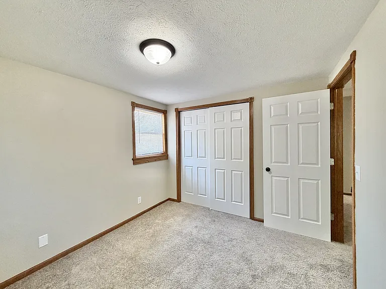 418 Caroline St N — Photo 5