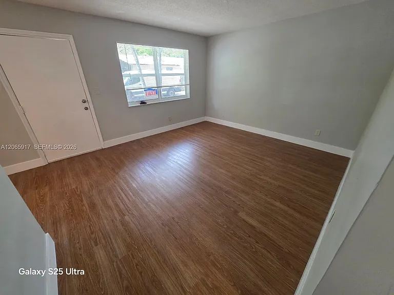 4732 SW 33rd Ave #104 — Photo 5