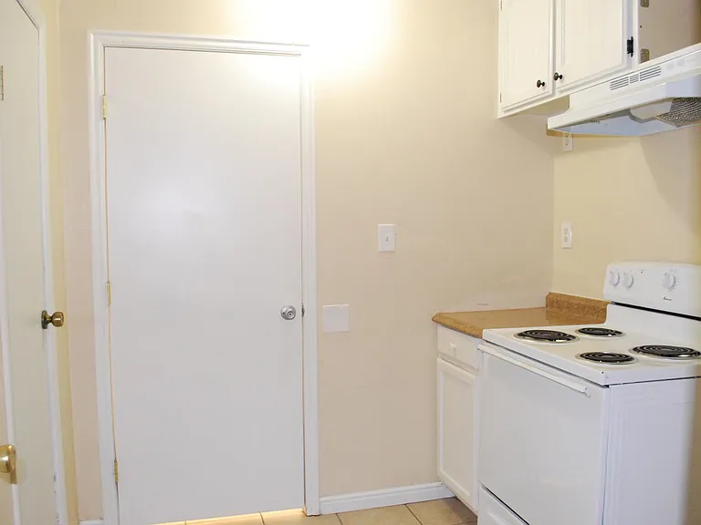 9078 S 1300 E — Photo 17