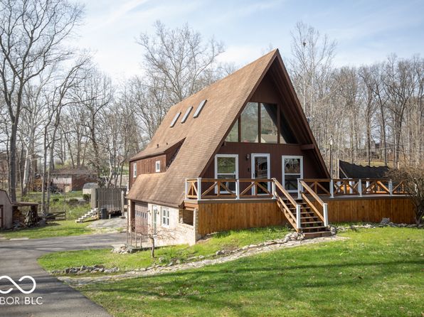 304 Oakridge Dr, North Vernon, IN 47265