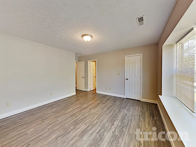 12758 Sovereign Ln — Photo 8