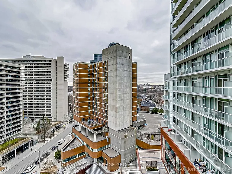 33 Helendale Ave #1011 — Photo 6