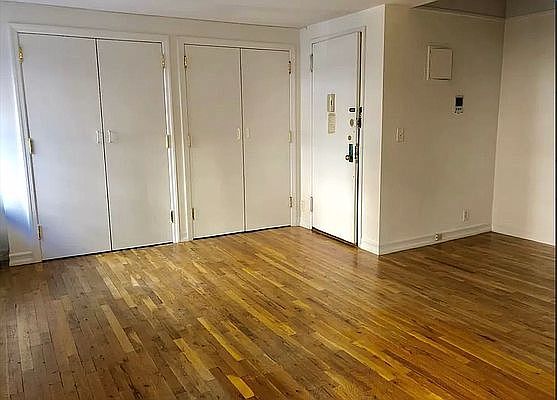 3rd image of 318 E 77th St APT 1B