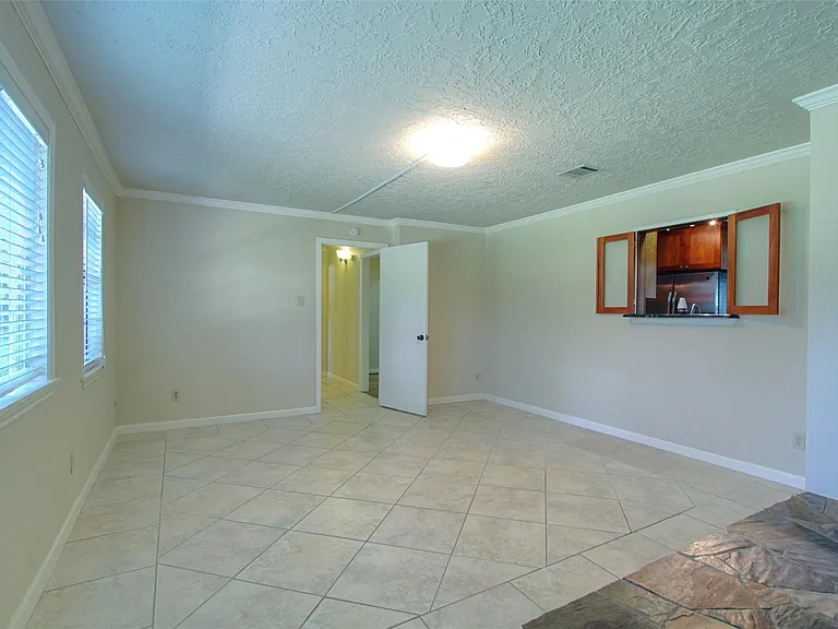 1322 Curtin St — Photo 15