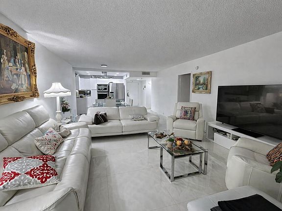 5th image of 2500 Parkview Drive #403