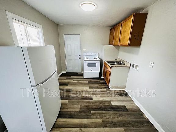2nd image of 2208A Milne St