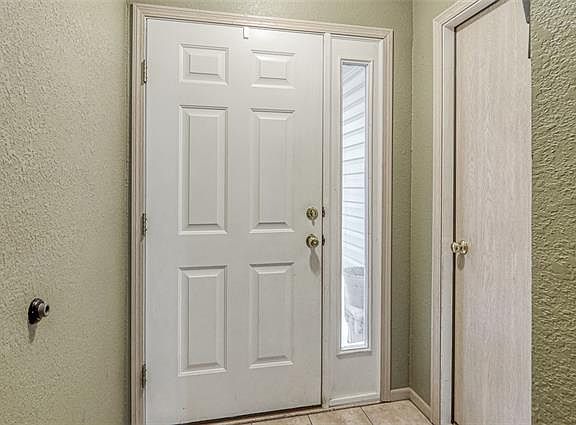 3rd image of 1334 SE Lexington Ave