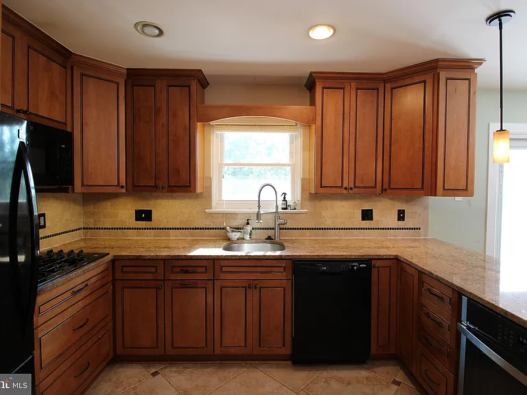 5204 Queensberry Ave — Photo 2