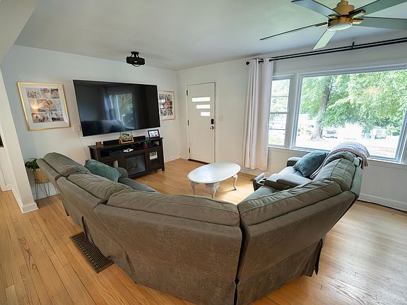 3rd image of 1442 Marijon Dr