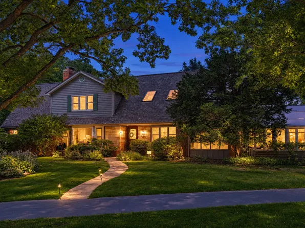 27W118 Cove Ln, Warrenville, IL 60555