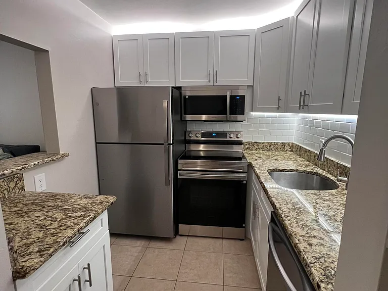 31 Westbury B #31 — Photo 2