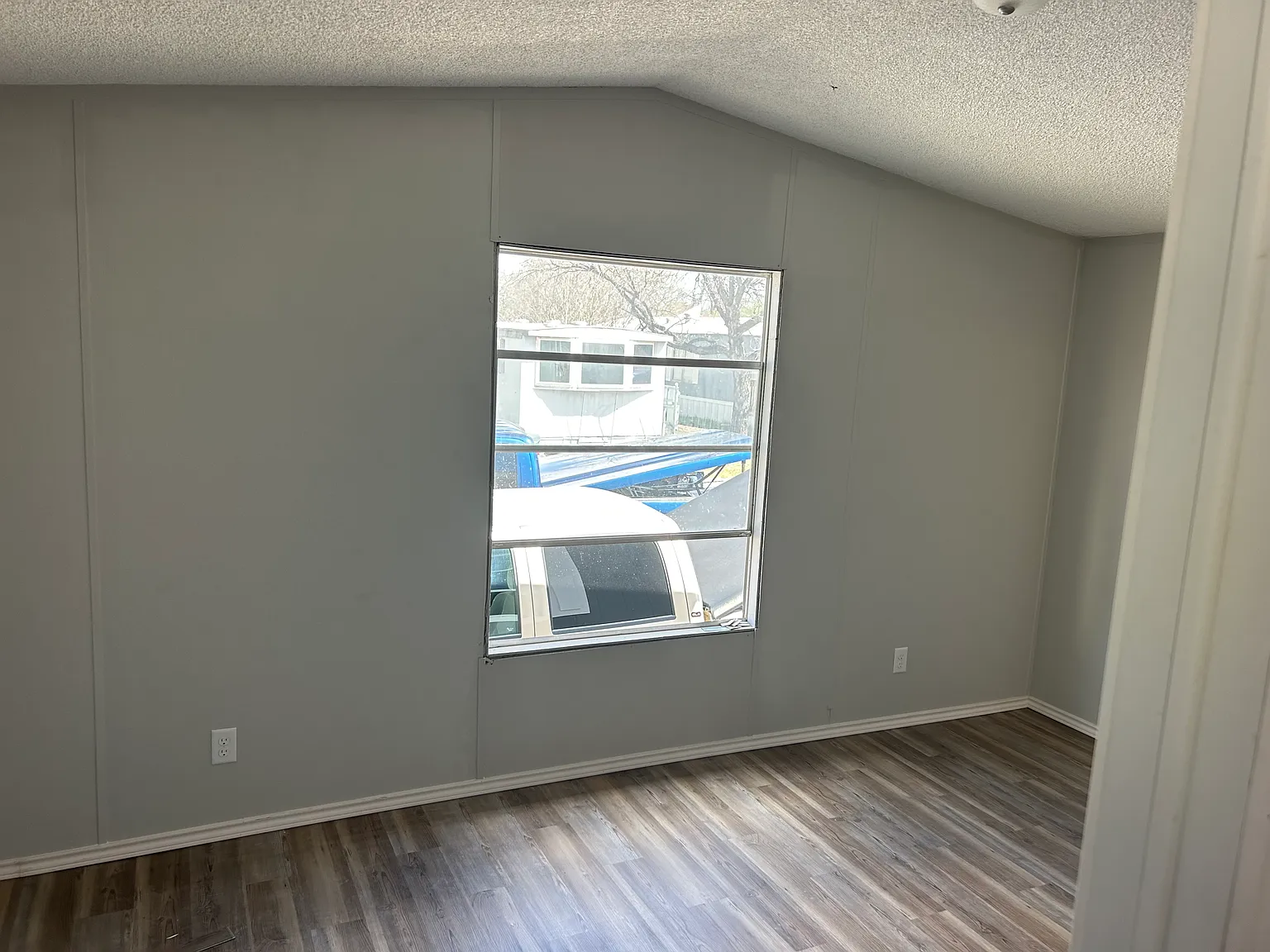 2 bed, 1140 sqft, $920 — Photo 2