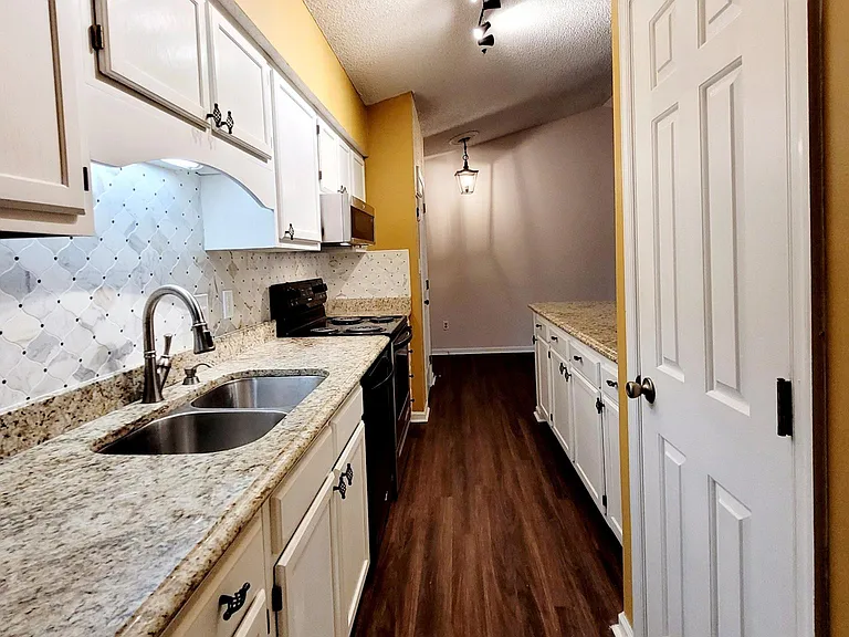 1300 Park Glen Dr #302 — Photo 6