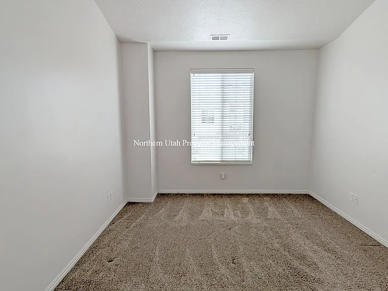 942 Chelsea Ln — Photo 7