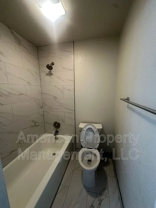 3 bed, 2.5 bath, 1504 sqft, $1,775 — Photo 2