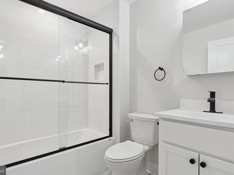 143 Bannister Ave — Photo 9