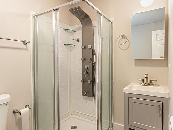 5th image of 2516 W Somerset St #15
