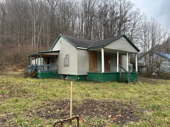 156 Smithers Crk, Hugheston, WV 25110