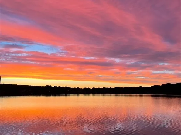 90 Macarthur Dr, Millbury, MA 01527