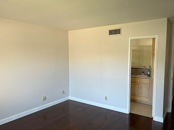 3rd image of 12011 Fairford Ave