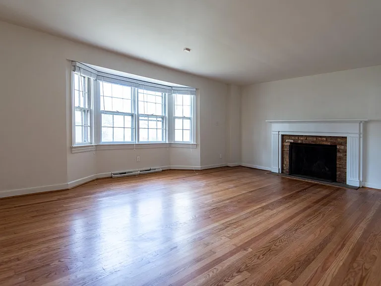 319 Magnolia St — Photo 8