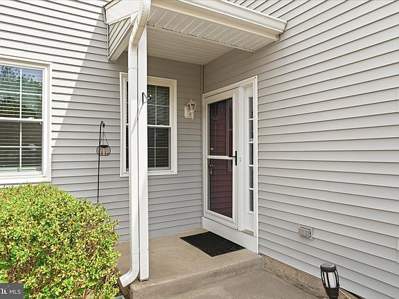 3rd image of 27 Aspen Ct