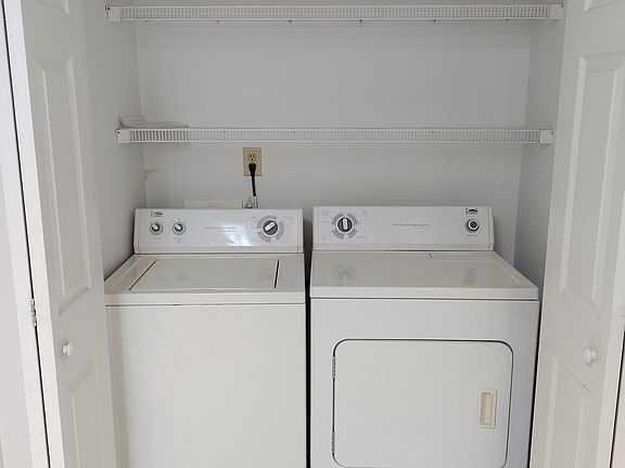 5th image of 862 E Sherwood Hills Dr