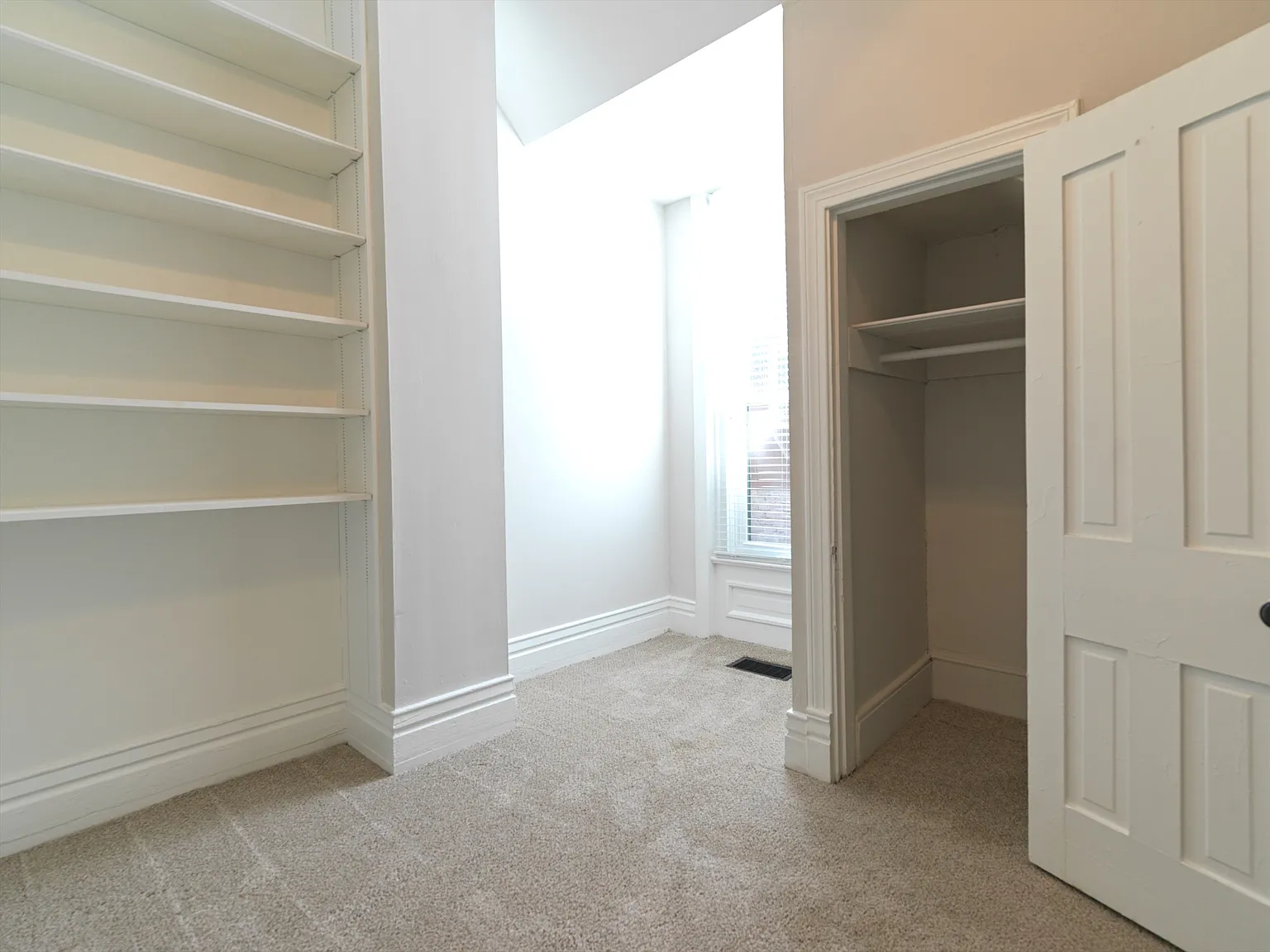 2 bed, $999 — Photo 4