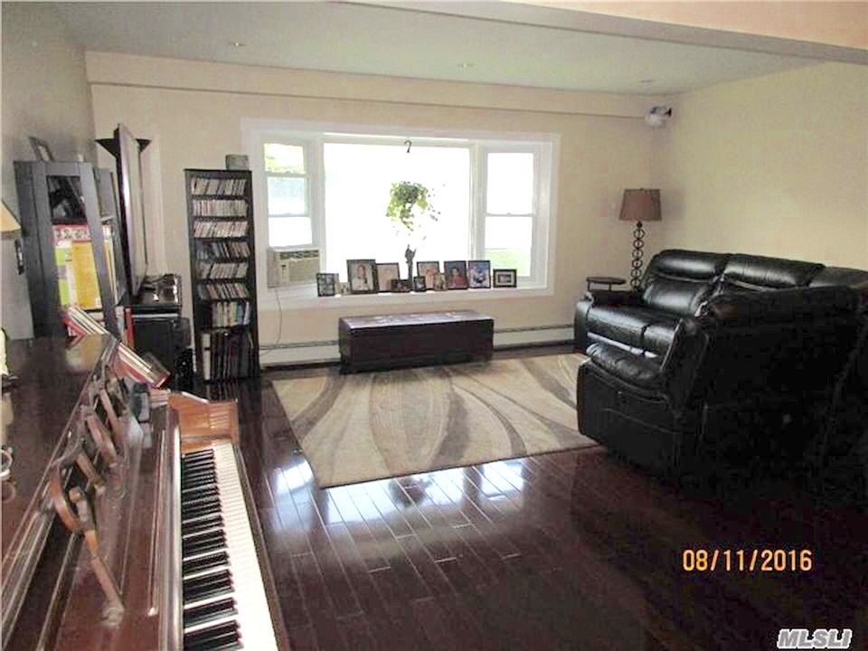 1st image of 61 Market Ln