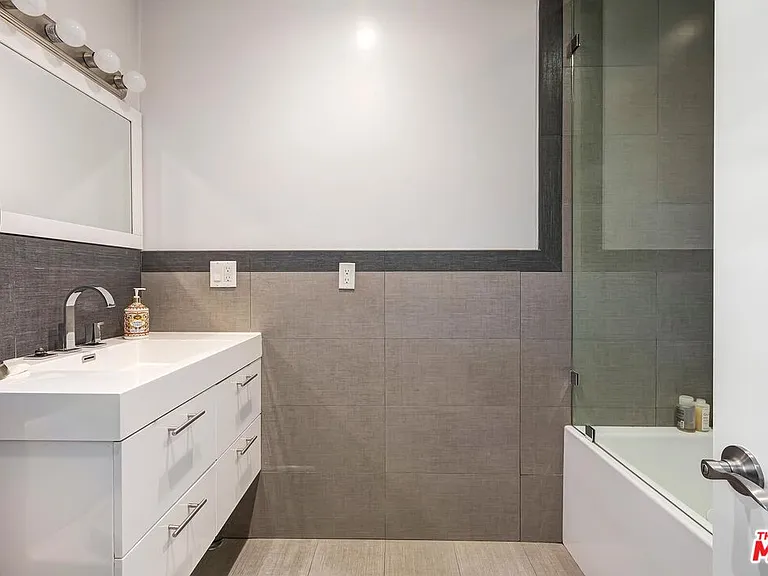 200 S Linden Dr — Photo 12
