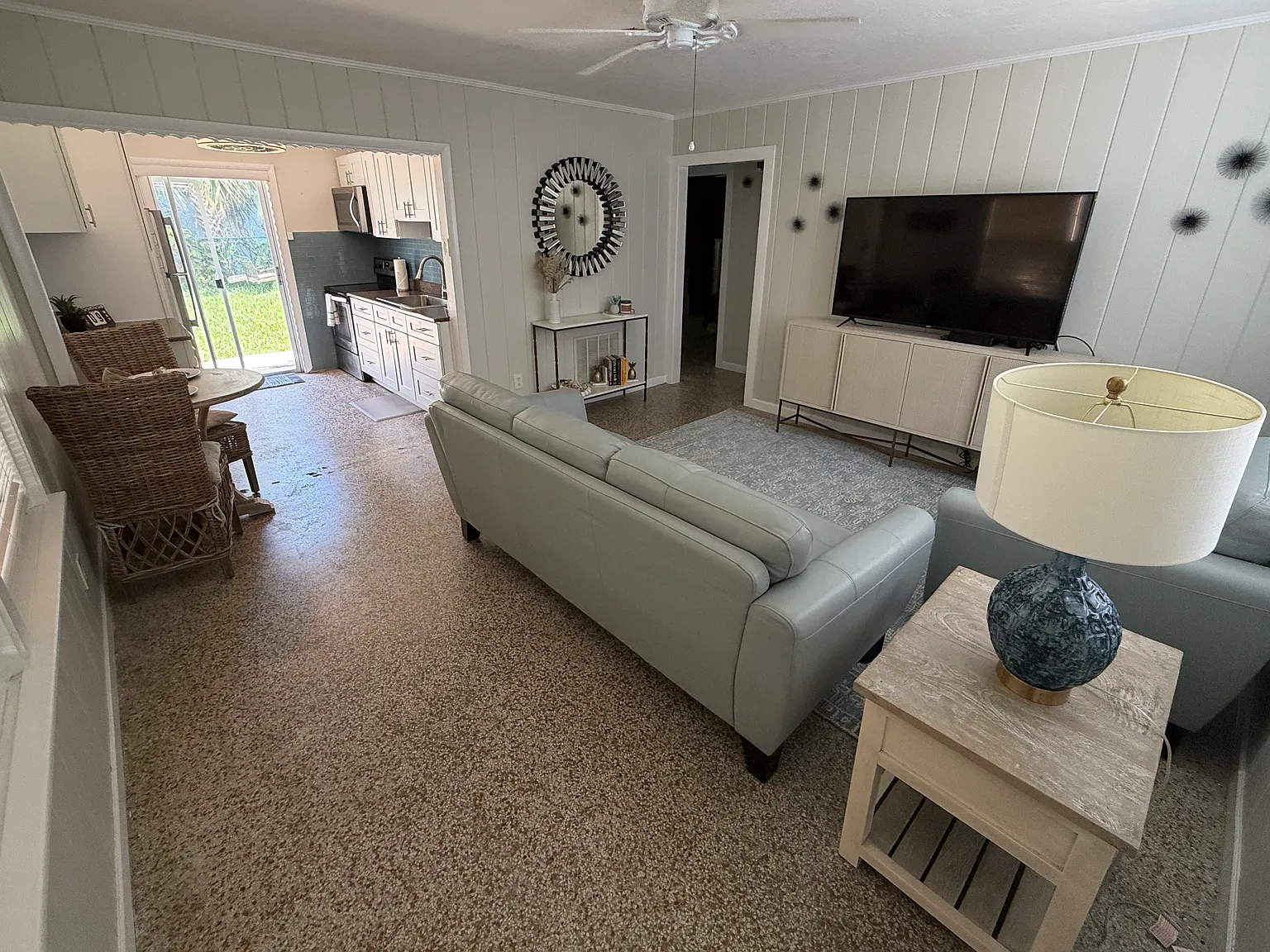 2 bed, 775 sqft, $2,600 — Photo 1