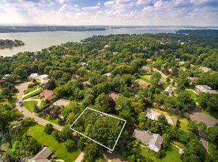 4 Jordan Dr, Great Neck, NY 11021