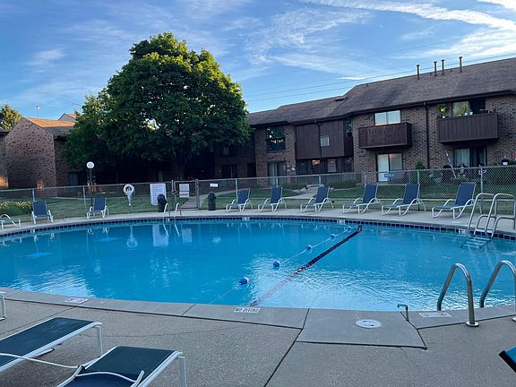 3rd image of 9000 N Park Plaza Ct