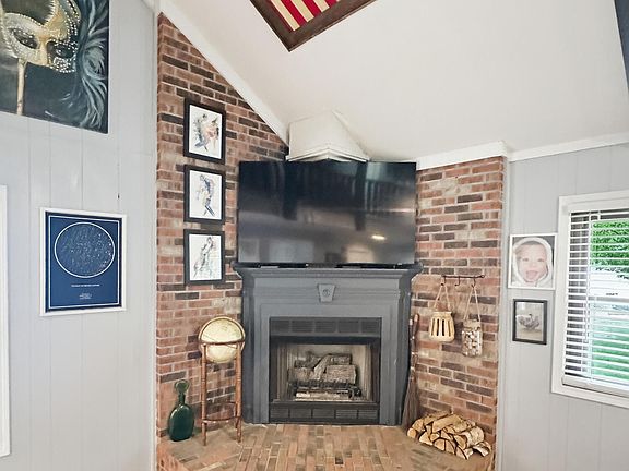 5th image of 361 Candlelite Dr