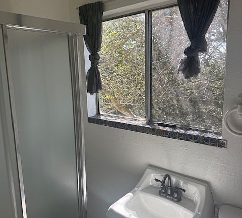4th image of 80 Brown Rd