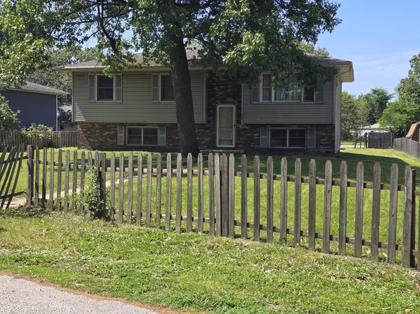 775 Riverlane Dr, Lake Station, IN 46405