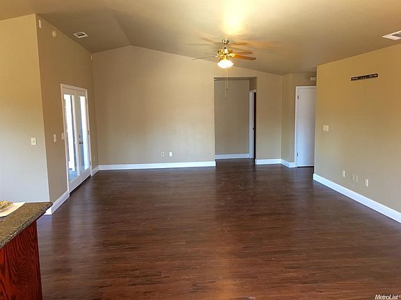 5th image of 413 Chaffee Ln