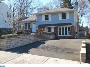30 Woodhill Dr, Willow Grove, PA 19090