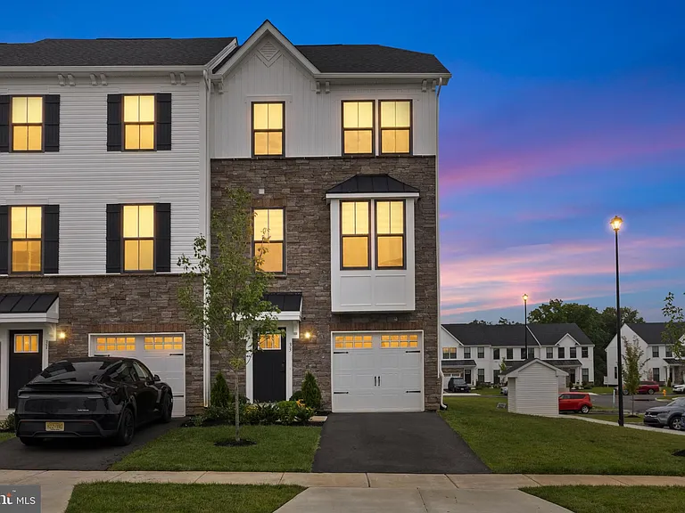 33 Peppermint Ln — Photo 1